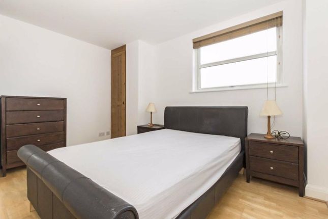 Flat to rent in Kew Bridge Road, Brentford, Greater London