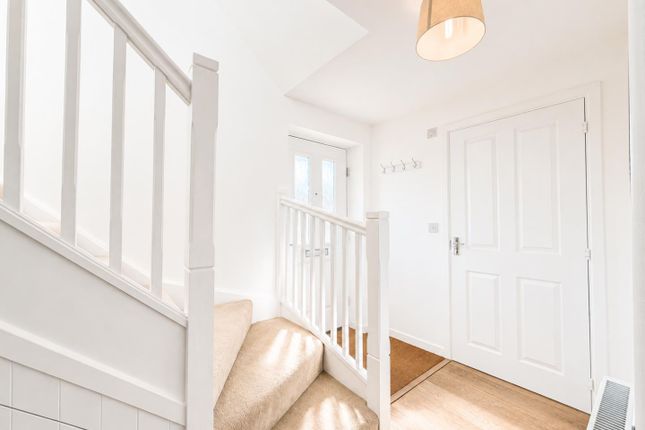 6, Emmetts Close, Ashford photo 4