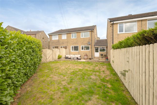 15, Greenlaws Close, Holmfirth photo 4