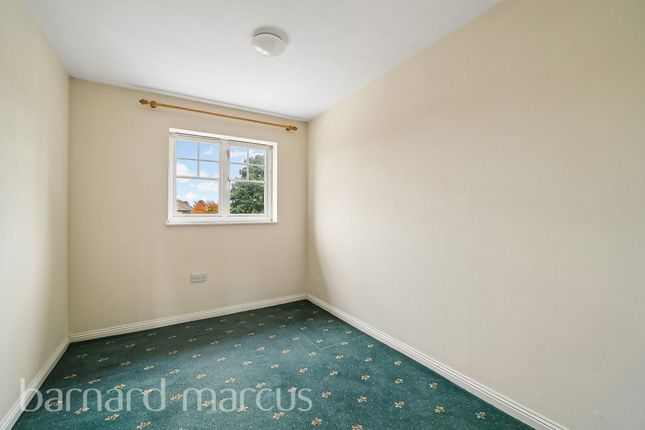 61, Garrison Close, HOUNSLOW photo 4