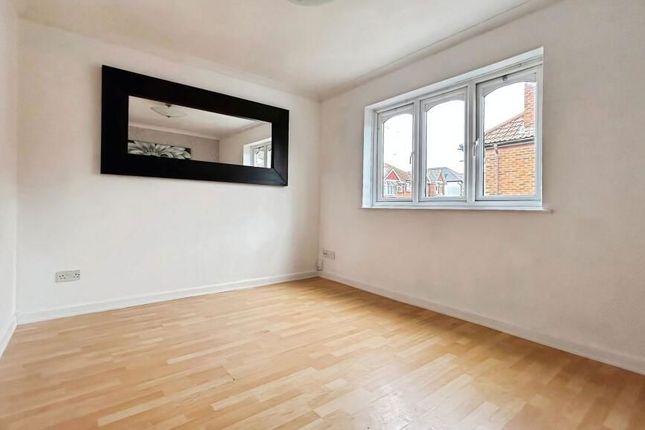 17 Nightingale Grove, Southampton photo 4