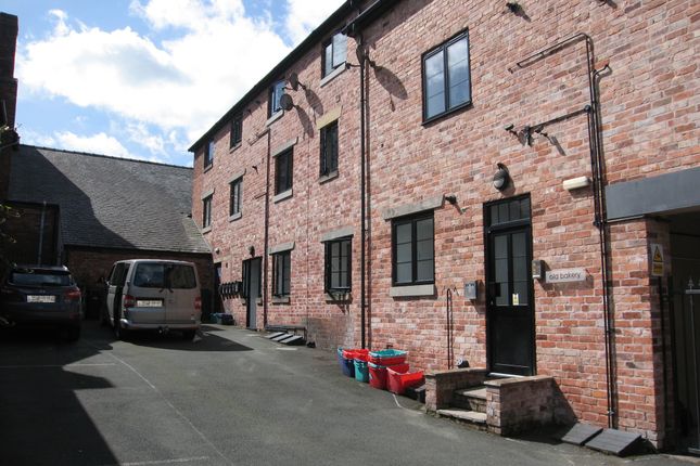 Thumbnail Flat to rent in Welshpool, Powys