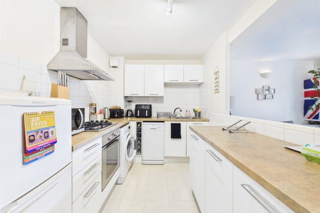 Flat 17 Copper Beeches,, Witham Road, Isleworth photo 4