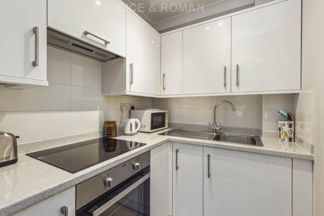11 Alexandra Lodge, Monument Hill, Weybridge photo 3