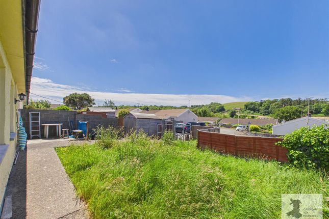 80, Brynglas, Cardigan photo 2