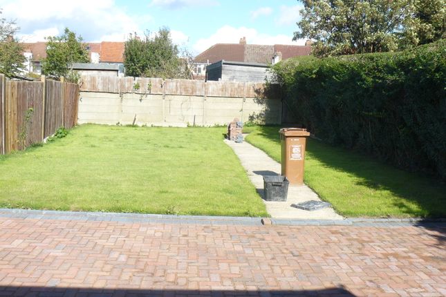 205, Blackfen Road, Sidcup photo 3