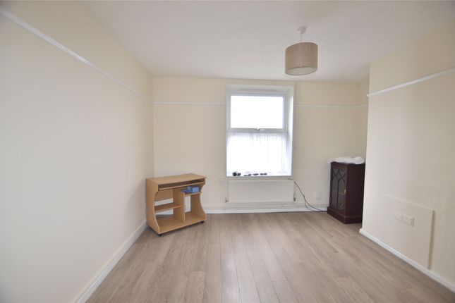 24, Twyford Road, Surrey photo 2