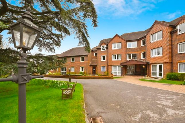 Flat for sale in Redwood Manor, Haslemere