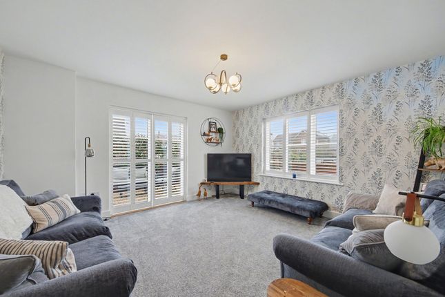 8 Torbay Farm, Southampton photo 3