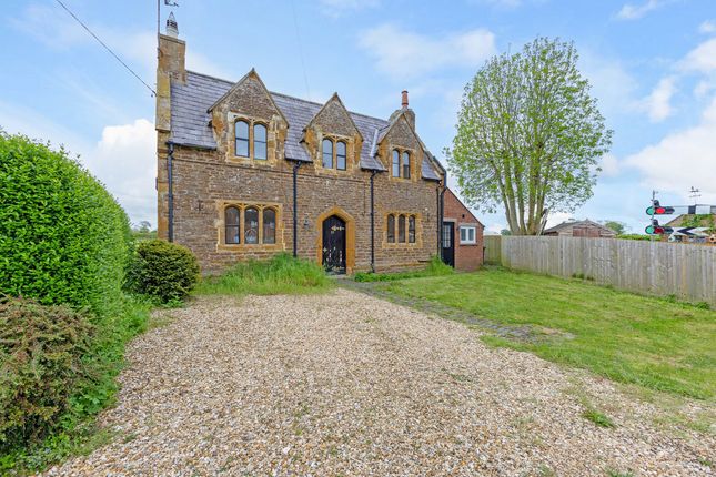 Thumbnail Cottage for sale in 30 Station Road Watford, Northamptonshire