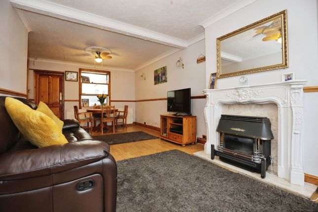 20, Elgar Road, West Midlands photo 4