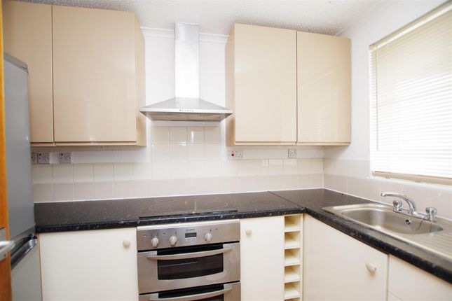 44, Longstock Court, Swindon photo 2