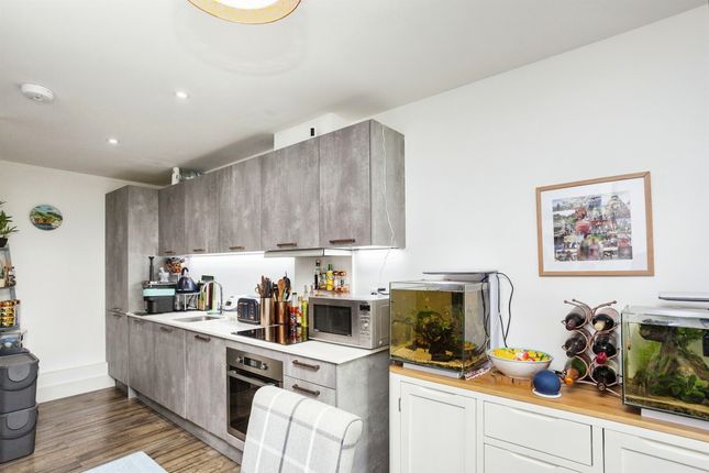 Flat for sale in Russell Way, Three Bridges, Crawley