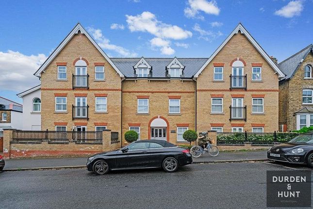 Thumbnail Flat to rent in Queens Road, Buckhurst Hill, Essex