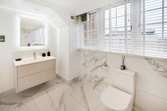 Flat to rent in Flat 40, 35- 37 Grosvenor Square, London