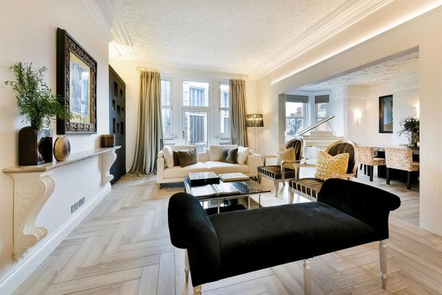 Knightsbridge Luxury  Flat 30, Wellington Court (18).Jpg