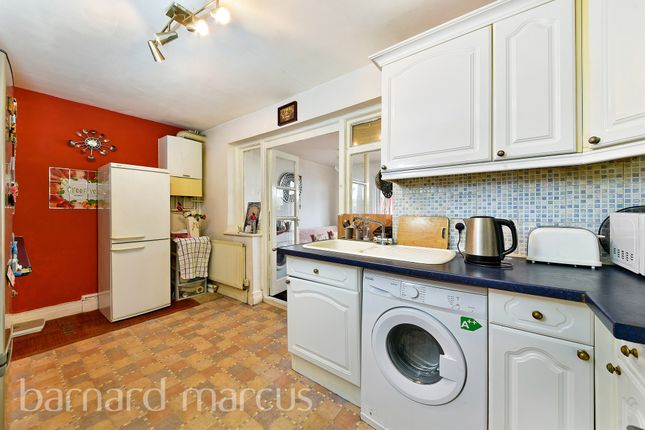 73, Beeston Way, Feltham photo 3