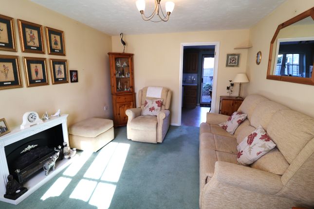 42, ALAN AVENUE NEWTON FLOTMAN, NORWICH photo 2