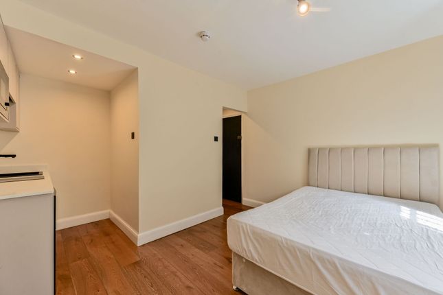 Fairholme Road, Barons Court photo 4