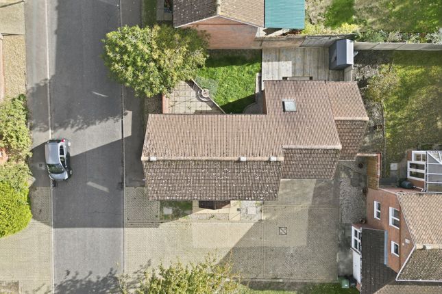 132 Downland, Milton Keynes photo 3