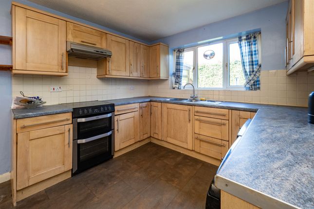 7, Scotts Garth Close, Beverley photo 2