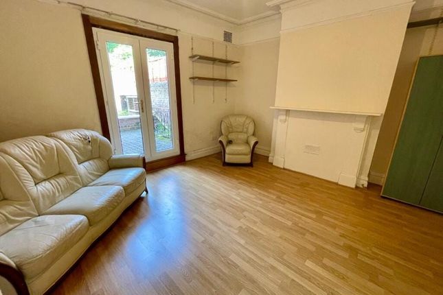 stockwood cresent, Luton photo 4