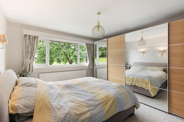 13, Fieldhead Drive, Guiseley photo 4