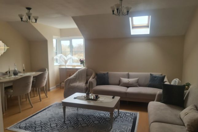 15 Ottawa Court, London photo 2