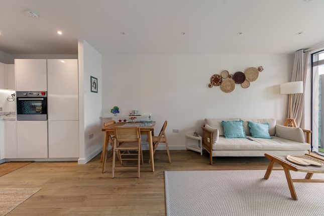 Flat 602, Great Eastern Court, 2, Springham Walk, London photo 2