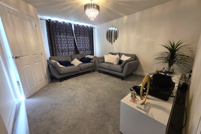 5, Fern Green Close, Rugby photo 2