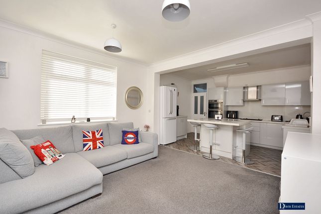 48 Harrow Drive, Hornchurch photo 3