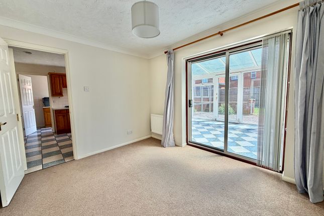 7, Brigland Close, Huntingdon photo 3