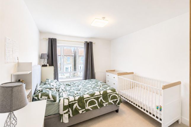 39 Featherstone Court, Featherstone Road, Southall photo 3