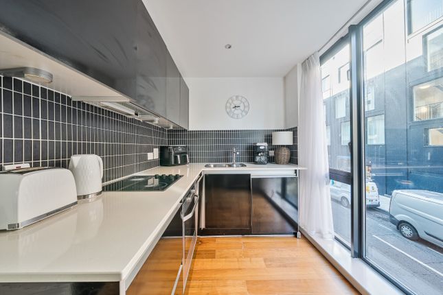 1358338-9-68Da494...