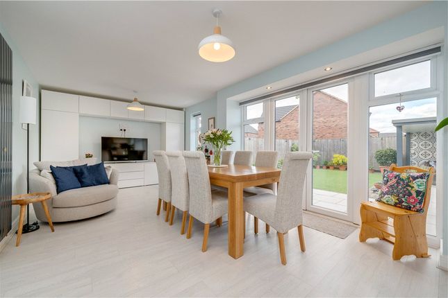 25, Pentagon Way, West Yorkshire photo 4