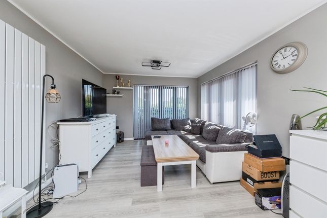 6, Howitt Drive, Milton Keynes photo 2