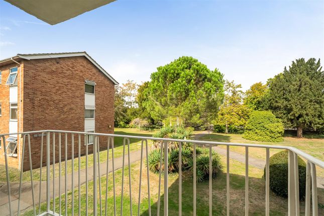 14 Caroline Court, Bath Road, Reading photo 4