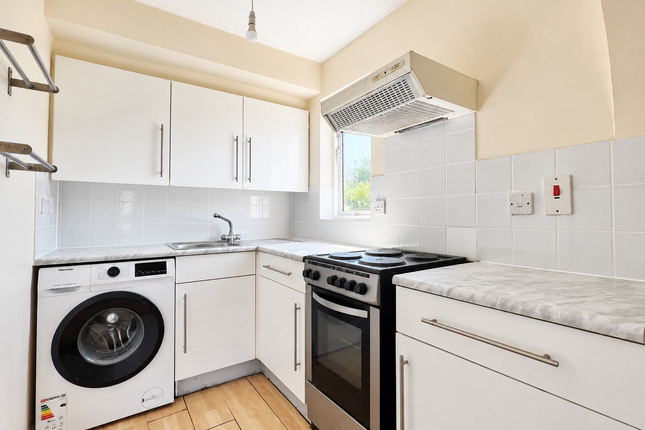 45, St. Pauls Rise, Palmers Green photo 4