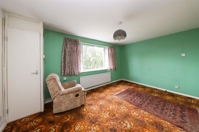 32, The Glebe, West Drayton photo 3