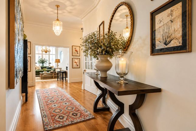 25,, Lincoln House, Knightsbridge photo 2