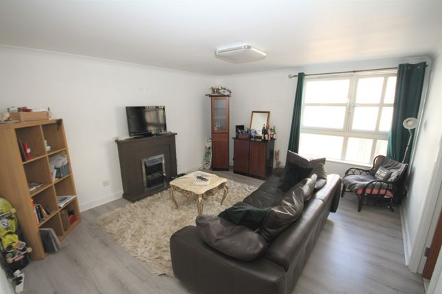 Flat to rent in Old Tolbooth Wynd, Canongate, Edinburgh