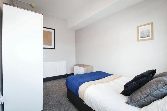 Room 2, 4, Hilton Road, Leeds photo 2