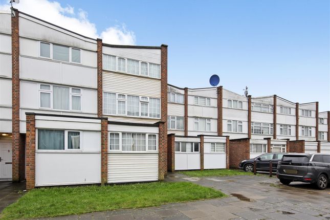 Town house for sale in Lovett Way, London