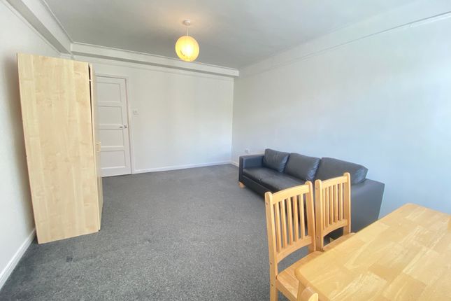 Flat to rent in Crownstone Road, Brixton