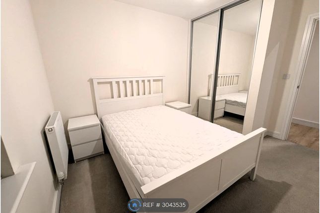 Flat, Longships Way, Reading photo 3