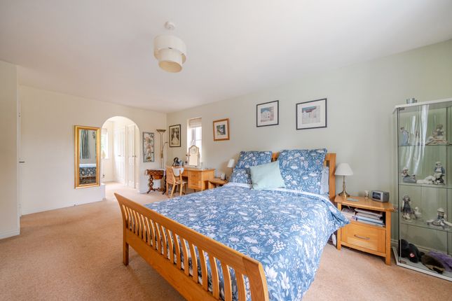 34, Meadowlands Drive, Haslemere photo 4