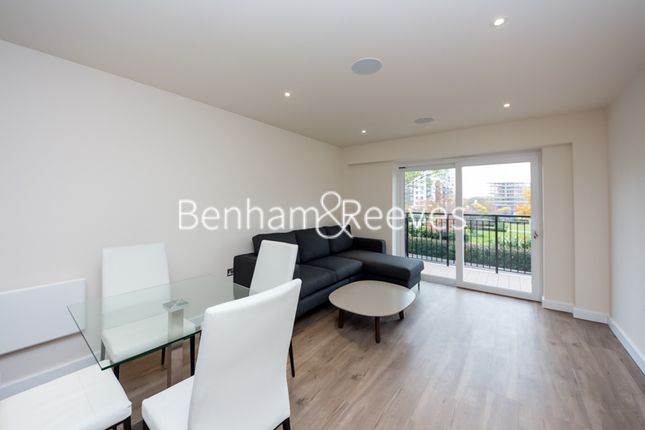 Flat to rent in Beaufort Square, Colindale