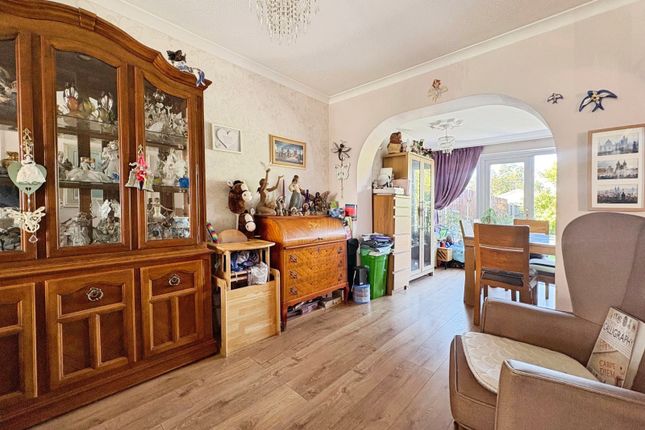 10, Ash Lodge Drive, Ash photo 4