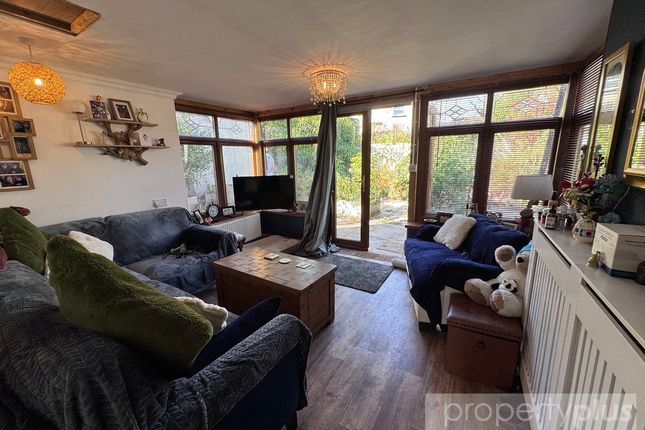 47, Highfield, Rhondda Cynon Taff photo 2