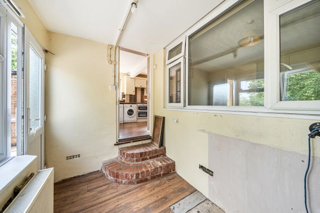 32, Bampton Road, Bedfordshire photo 4